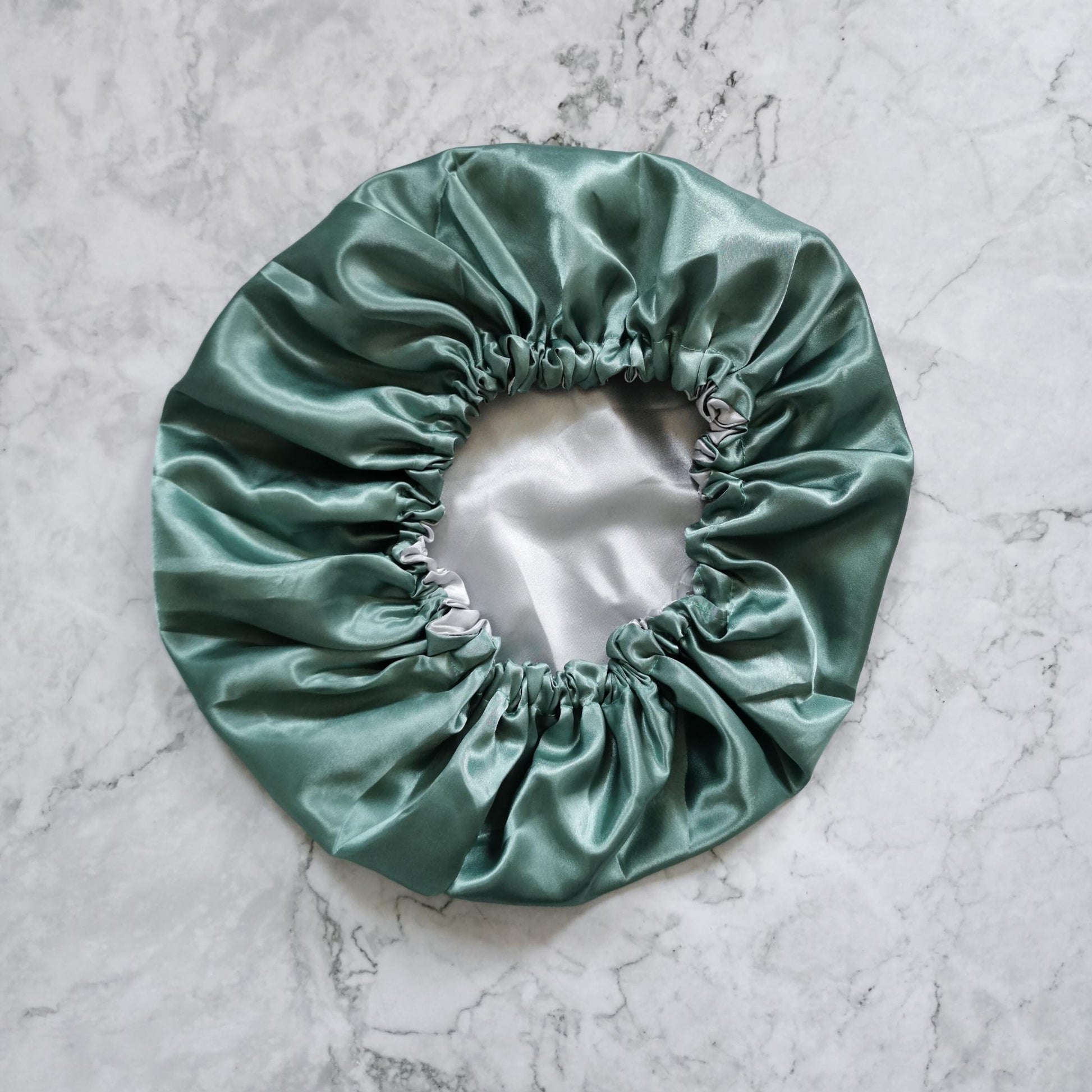 Reversible and adjustable satin bonnet - Emerald and green tea